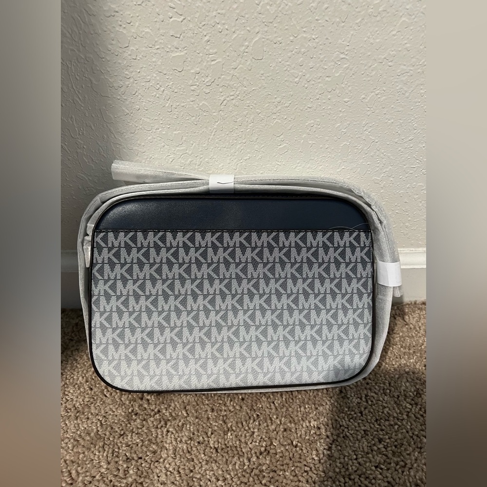 MICHAEL KORS OUTLETJet Set Large Ombré Signature Logo Crossbody Body - Picture 6 of 9